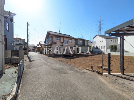 接道状況および現場風景　【国分寺市日吉町１丁目】お住まい探しは、家の良し悪しだけでなく周辺環境も重要なポイントです。ぜひ一度お客様の目でご覧ください。　／撮影日2025/02/13