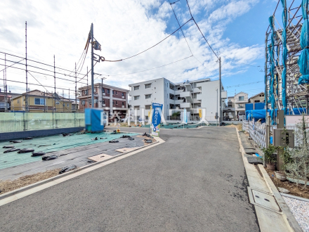 接道状況および現場風景　【国立市東３丁目】綺麗に造成されています！　注文住宅を建てたいけど、まだ建築会社が決まっていない方なども、お気軽にご相談下さい。／撮影日2024/11/08