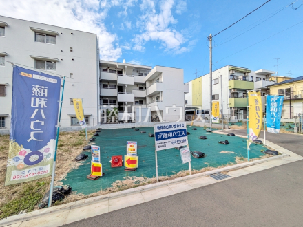 2号地　現地写真　【国立市東３丁目】2方向の道路に面した角地につき、開放感や明るさを感じることができます。
／撮影日2024/11/08