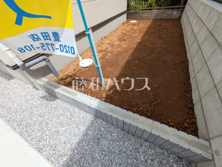 庭　【日野市万願寺１丁目】／撮影日2025/05/11