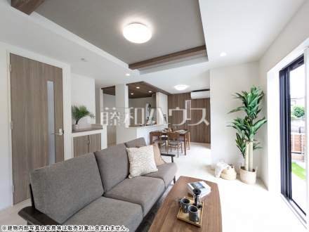 10号棟　リビング　【小金井市前原町１丁目】採光溢れるリビングで、家族団らんのひと時をお過ごし下さい。／撮影日2025/06/26