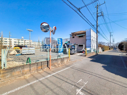 接道状況および現場風景　【三鷹市新川２丁目】／撮影日2025/03/01