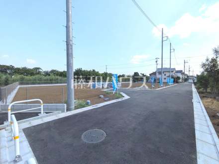 接道状況および現場風景　【三鷹市新川２丁目】／撮影日2025/08/24