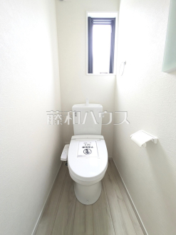 各階にトイレを設けておりますので、朝の忙しい時間などトイレの取り合いで喧嘩になることも少なそうですね。【小平市大沼町２丁目】　／撮影日2025/06/06