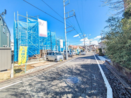 現場風景【日野市万願寺３丁目】 見学はしたいけど、なかなか時間が取れない・・・そんな方に出勤前や仕事終わりにマイホームを見学できるサポートをいたします。 ／撮影日2025/03/17