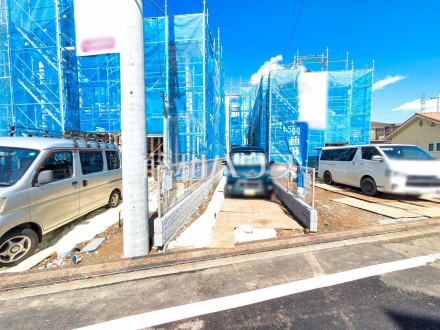 2号棟　外観　道路から奥まった住まいは、車や人通りも気にならずプライバシーの確保された住空間を保つことができます。【日野市万願寺３丁目】／撮影日2025/03/17