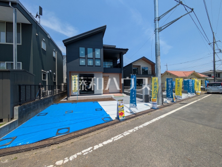 1号棟　外観　【日野市万願寺３丁目】
ご家族ぞれぞれの思い出と、どこまでも広がる空を独り占め！晴れ渡った青空の袂に、暖かな光に包まれ四季折々の風を感じる、幸せの空間がここに。　／撮影日2025/06/29