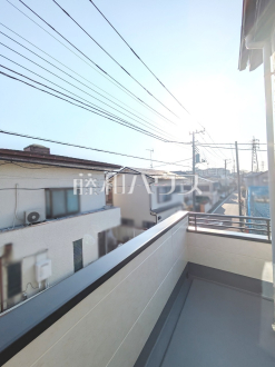 ≪3号棟　バルコニー≫日差しもたっぷり注ぎ、お洗濯物もよく乾きます。【府中市北山町２丁目】／撮影日2025/03/22