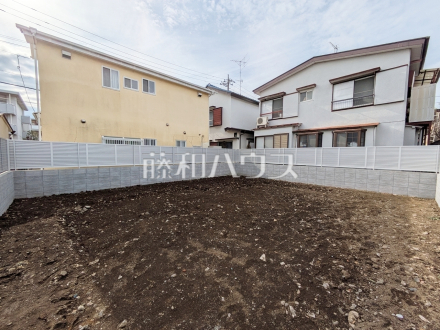 現地写真　【練馬区練馬４丁目】道路から奥まった住まいは、車や人通りも気にならずプライバシーの確保された住空間を保つことができます。
／撮影日2025/01/27