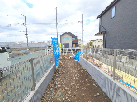 16号棟　外観(路地状部分)　【日野市大字日野】／撮影日2026/03/27