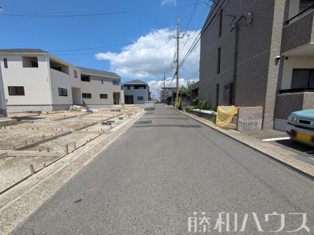 東側　接道状況および現場風景　【春日井市大留町５丁目】／撮影日2025/03/16