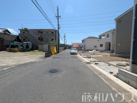 東側　接道状況および現場風景　【春日井市大留町５丁目】／撮影日2025/03/16