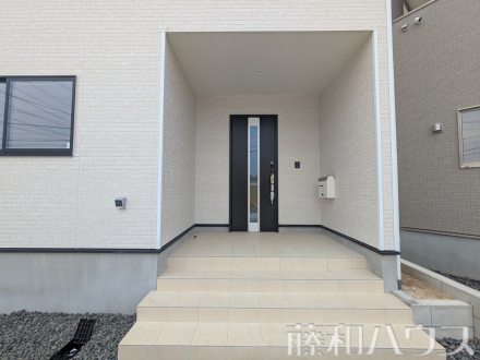 6号棟　玄関　【春日井市大留町５丁目】／撮影日2025/05/15