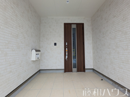 9号棟　玄関　【春日井市大留町５丁目】／撮影日2025/05/16