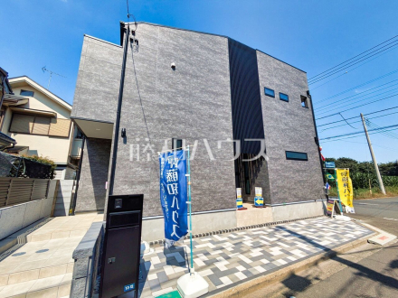 接道状況および現場風景　【清瀬市上清戸２丁目】 見学はしたいけど、なかなか時間が取れない・・・そんな方に出勤前や仕事終わりにマイホームを見学できるサポートをいたします。 ／撮影日2025/06/17