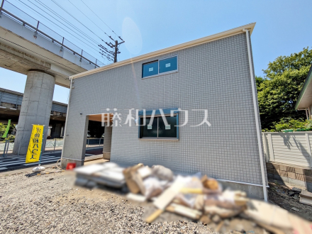 ≪現地外観≫ 生活に溶け込むシンプルなデザインの外観が魅力の新邸です。 　【調布市富士見町３丁目】／撮影日2025/05/08