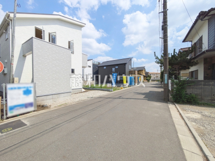 接道状況および現場風景　【小平市鈴木町１丁目】見学はしたいけど、なかなか時間が取れない・・・そんな方に出勤前や仕事終わりに物件を見学できるサポートをいたします！／撮影日2025/06/20