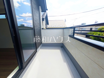≪1号棟　バルコニー≫奥行きのある南向きバルコニー！お洗濯物の多い日でもいっきに干せますね。【府中市四谷３丁目】／撮影日2025/05/03