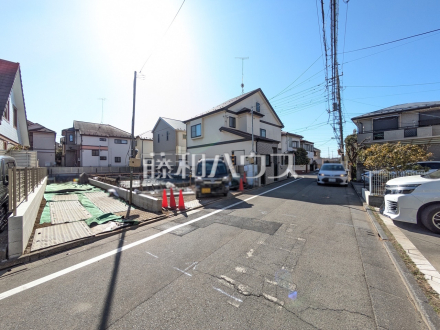接道状況および現場風景　【国分寺市新町１丁目】お住まい探しは、家の良し悪しだけでなく周辺環境も重要なポイントです。ぜひ一度お客様の目でご覧ください。　／撮影日2025/02/13