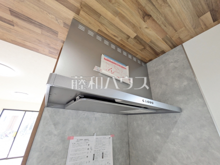 B号棟　レンジフード　【立川市砂川町１丁目】　お手入れのしやすいレンジフードは見た目もスッキリしていて、料理時の油煙やニオイを効率的に外に出せます。／撮影日2025/06/09