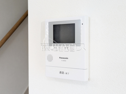 B号棟　TVモニター付きインターホン　【立川市砂川町１丁目】　TVモニター付きインターホンのため訪問者がひと目で分かります。／撮影日2025/06/09