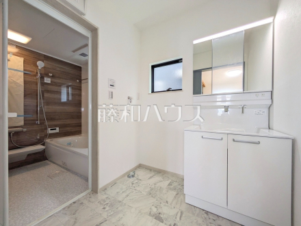 B号棟　洗面室　【立川市砂川町１丁目】洗面化粧台のボウルは汚れにくく、幅も広めでお掃除も楽々できます。　／撮影日2025/06/09