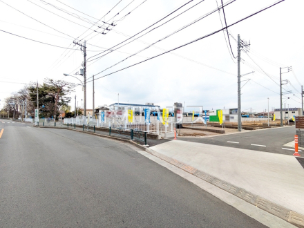 接道状況および現場風景　【小平市小川町１丁目】 物件の事、諸費用の事など、小さな疑問も、お気軽にご連絡・ご相談下さい。 ／撮影日2025/03/24