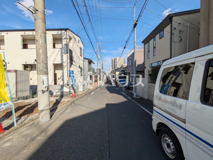 接道状況および現場風景　【練馬区関町北３丁目】
お探しの物件に出会うためには、早めのご確認をオススメします。未完成の今のうちにぜひお問合せをお待ちしております。／撮影日2025/03/18