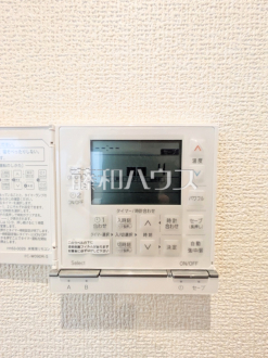 2号棟　床暖房リモコン　【練馬区関町北３丁目】　乾燥しすぎず、埃も舞わずハウスダストが少ないクリーンな室内をキープする床暖房
／撮影日2025/05/31