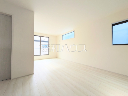 5号棟　リビング　【練馬区関町北３丁目】
家族の集まるLDKはゆったり約17.75帖　／撮影日2025/06/02