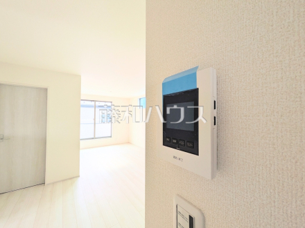 防犯に役立つTVモニター付インターフォン　　TVモニター付きインターホンのため訪問者がひと目で分かります　／撮影日2025/06/02