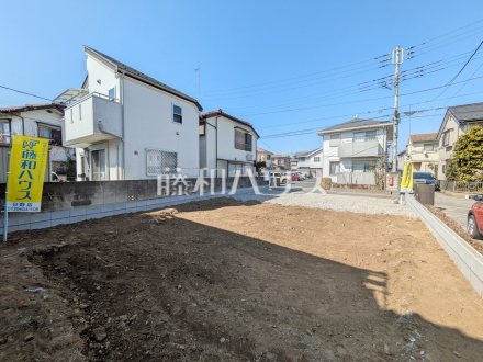 外観【日野市南平５丁目】
周辺は落ち着いた雰囲気の住宅地です。小さなお子様がいるご家庭も安心です。／撮影日2025/02/28