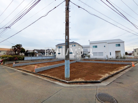 ≪接道状況≫ハウスメーカーからプランまでフルオーダーで自由にマイホームがつくれる、建築条件のない宅地分譲　【府中市四谷２丁目】／撮影日2025/03/04