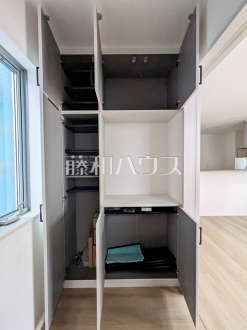 玄関収納はたくさんの靴を収納できる大きさです　【練馬区大泉町１丁目】／撮影日2025/07/01