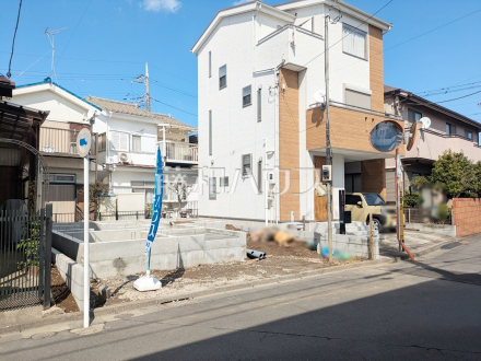 まだまだ建築中ですが、ぜひ現地をご覧になりませんか？基礎・上棟の状態は建築中にしかご覧になれません！ 　【新座市石神３丁目】／撮影日2025/03/09