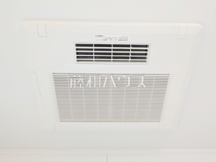 冷暖房・空調設備　【新座市石神３丁目】　換気機能によってバスルーム内のカビの発生を抑制できます。夜間や雨天時の洗濯物の乾燥に便利な乾燥機能も装備。／撮影日2025/06/02