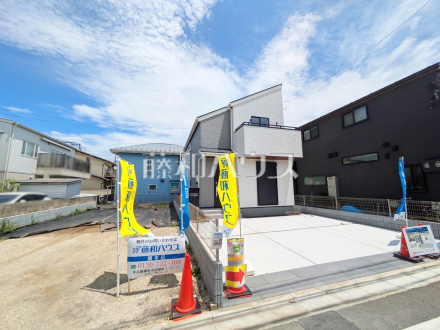 ≪接道状況≫生活に溶け込むシンプルなデザインの外観が魅力の新邸です。　【調布市深大寺元町４丁目】／撮影日2025/06/23