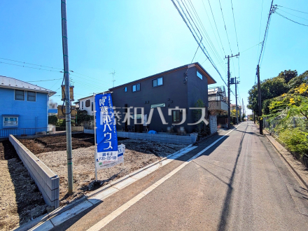 《接道状況》 周辺は落ち着いた雰囲気の住宅地です。小さなお子様がいるご家庭も安心です。 【調布市深大寺元町４丁目】／撮影日2025/03/21