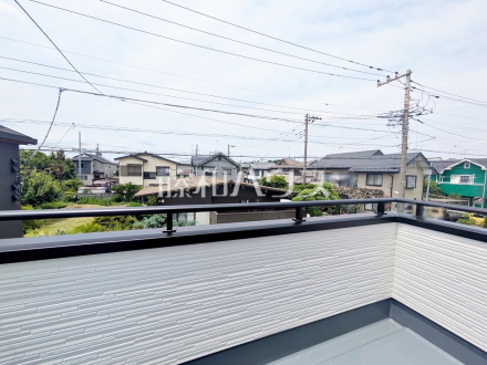 ≪バルコニー眺望≫ お住まい探しは、家の良し悪しだけでなく周辺環境も重要なポイントです。ぜひ一度お客様の目でご覧ください。 　【調布市深大寺元町４丁目】／撮影日2025/05/23