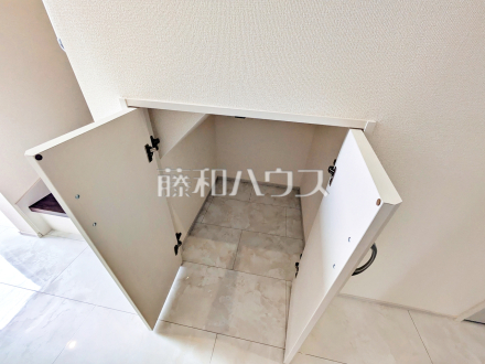 ≪廊下収納≫全居室、廊下等に収納スペースを設けた、収納重視の間取りとなっています。　　【調布市深大寺元町４丁目】
／撮影日2025/05/23