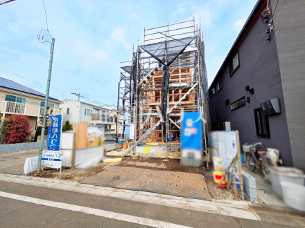 《2号棟　現地写真》 第三者機関により住宅の品質や性能を評価し「安心・安全」を保証する【住宅性能評価書】を取得しております。 　【調布市深大寺元町４丁目】　【調布市深大寺元町４丁目】／撮影日2025/04/11