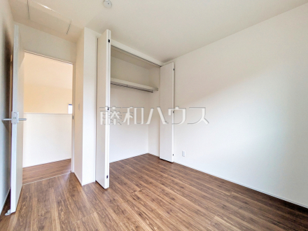 ≪納戸≫ウォークインクローゼットや納戸・小屋裏収納などが、日々の暮らしやすさをアップしてくれます。　　【調布市深大寺元町４丁目】
／撮影日2025/05/25