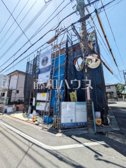 ≪現地外観≫分譲地周辺は一戸建住宅が建ち並ぶ閑静な住宅街となっており安心してお住まい頂ける環境が広がっております。　【調布市染地１丁目】／撮影日2025/05/03