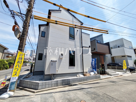 ≪現地外観≫角地のため日当たり・通風良好の開放的な立地です◎【調布市染地１丁目】／撮影日2025/06/21