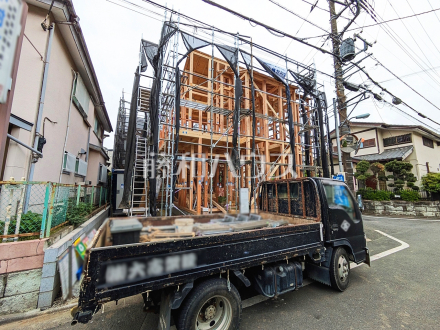 ≪1号棟　現地外観≫　ここに住む方を想像して、着々と建築しております！　【調布市染地１丁目】／撮影日2025/04/28