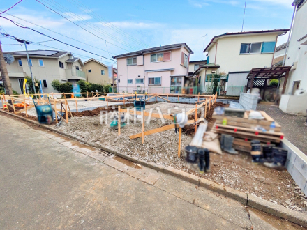 ≪2号棟　現地外観≫調布市立布田小学校まで徒歩7分（約540m）通学を見守るご家族も安心な立地。　【調布市染地１丁目】／撮影日2025/04/11