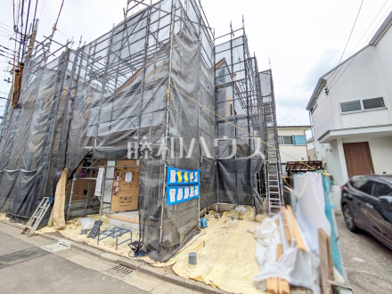 ≪2号棟　現地外観≫浴室暖房乾燥機やウォシュレットなど 日々の生活を豊かに、暮らしを心地良くする先進の設備の住宅。　【調布市染地１丁目】／撮影日2025/05/15