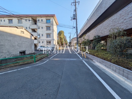  前面道路は歩道もあり、小さなお子様にも安心ですね。 【練馬区田柄３丁目】／撮影日2025/02/14