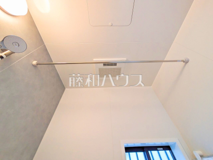 浴室乾燥機(浴室内上部)　雨の日の強い味方！浴室換気乾燥機付きユニットバスで洗濯物が乾かせます。／撮影日2025/05/18