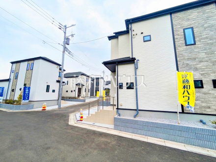 ≪現場風景≫ 大型分譲地ならではの多彩なバリエーションの間取りで、ご家族皆様のライフスタイルに合った邸宅がきっと見つかると思います。 　【調布市染地３丁目】／撮影日2025/07/07